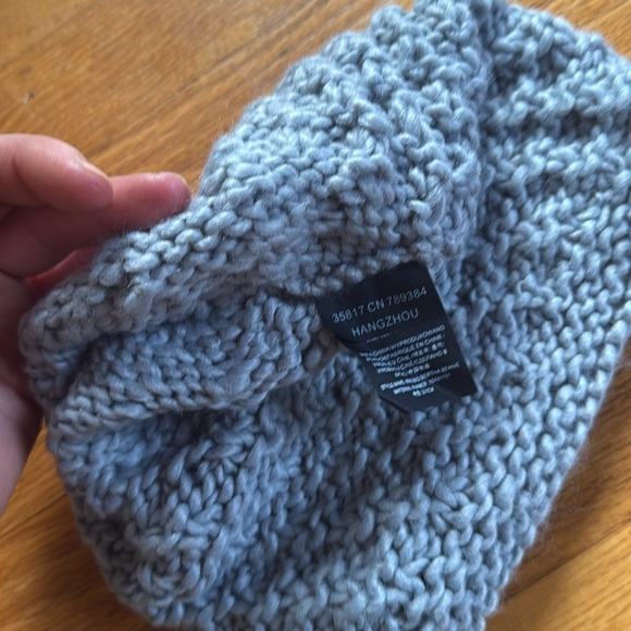 Burton Snowboards women’s hat - Picture 3 of 5